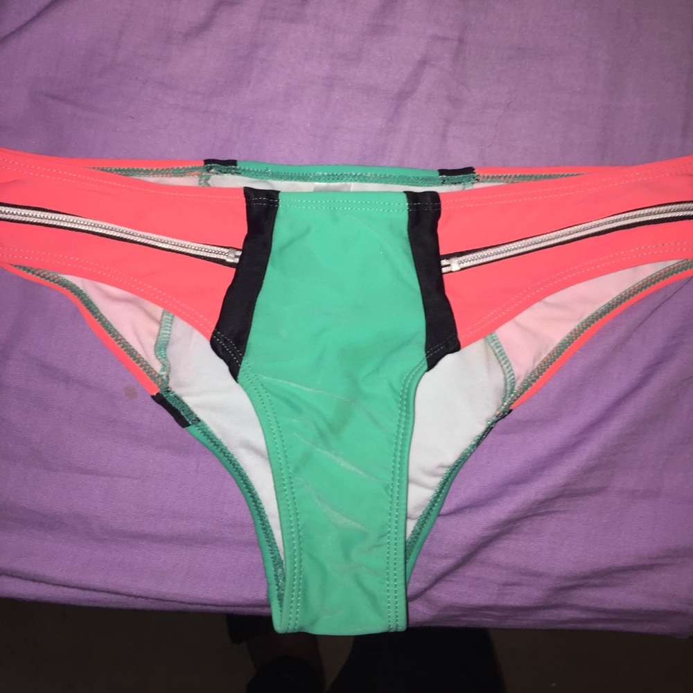 bikini - Picture 2 of 3